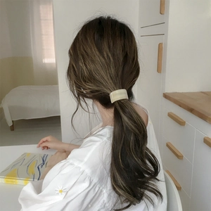 Polsino per capelli geometrico beige opaco per coda di cavallo, accessorio minimalista