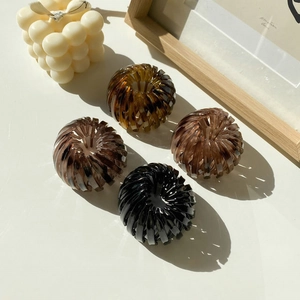 Bird nest telescopic hair clips in amber, tortoiseshell and black colors for ponytail styles