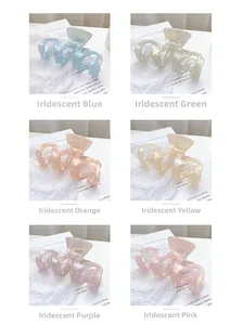 Vue détaillée de six pinces à cheveux en acétate colorées aux tons pastels irisés