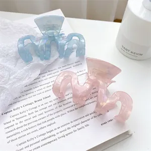 Pinces à cheveux ondulées en acétate bleu glace et rose poudré avec finition marbrée