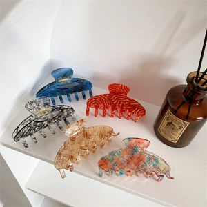 Vintage Acetate Sheet Marble Pattern Shark Claw Clip Handmade Geometric Large Hair Clip Elegant Headwear For Women Daily Accessory