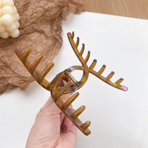 Large 13cm amber shark hair claw clip with colorful iridescent finish for women