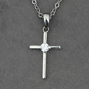 Collier Pendentif Croix en Acier Inoxydable pour Femme Avec Strass Bijoux Religieux Minimalistes Couleur Argent pour Usage Quotidien Fête