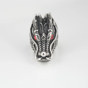 Retro punk wolf head ring in stainless steel with red zircon eyes and vintage silver finish