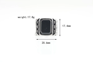 Detailed macro view showing the 17.8g weight and 20.6mm dimensions of a black gemstone ring
