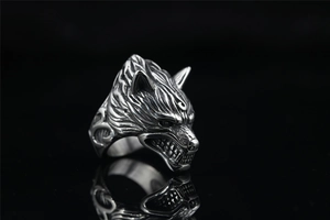 Detailed view of punk wolf head ring with vintage silver finish and black details