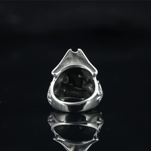 Men's retro gothic skull ring in vintage silver finish with dark pirate aesthetic