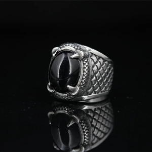 Vintage Stainless Steel Dragon Claw Ring For Men Punk Gothic Black Onyx Inlaid Domineering Retro Scale Texture Finger Ring