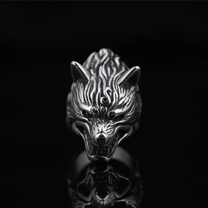 Punk vintage wolf head ring in antique silver titanium steel with intricate details