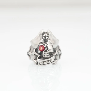 Retro stainless steel pirate skull ring with red zircon eye and vintage silver finish