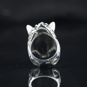 Vintage punk silver wolf head open ring with intricate wolf head back details and textures