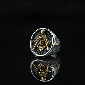 Men's vintage Freemasonry ring with gold compass and square icon on black circular face