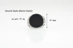 Detail view of vintage round men ring showing 19.6mm diameter and 19.6g weight metrics