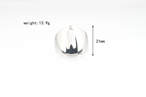 Macro shot showing 13.9g weight and 21mm width measurements of minimalist square ring