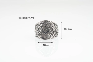 Detailed view of vintage silver Freemasonry ring showing 9.9g weight and 18mm diameter