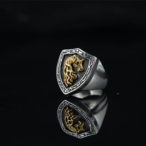 Men Vintage Horse Head Shield Signet Ring Stainless Steel Hip Hop Knight Punk Band Ring Gold Silver Two Tone Jewelry Gift
