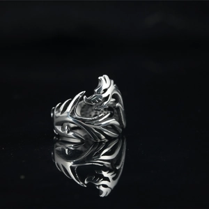 Retro dragon head ring in oxidized silver with detailed dragon scale engraving for men