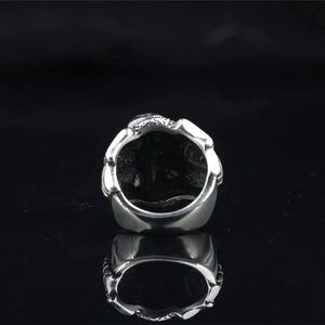 Polished silver eagle head titanium steel ring for men with vintage gothic relief textures