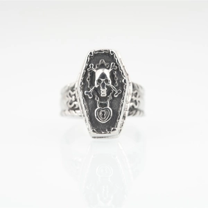 Bague cercueil punk vintage avec tête de mort et détail de cadenas cœur gothique