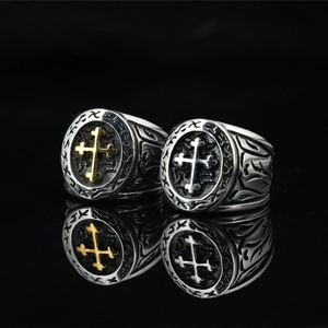 Bague Croix en Acier Inoxydable Rétro Gothique Punk Relief Totem pour Homme Femme Unisexe Hip Hop Bijoux Argent Or
