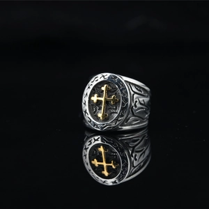 Bague hip-hop rétro en argent avec croix de Jérusalem dorée et motifs gravés