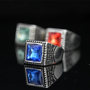 Bague Rétro en Acier Inoxydable pour Hommes avec Strass Carré Motif de Clé Grecque Dominant Bijoux Cadeau pour Homme