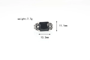 Macro anello vintage uomo con pietra nera rettangolare e dimensioni del prodotto