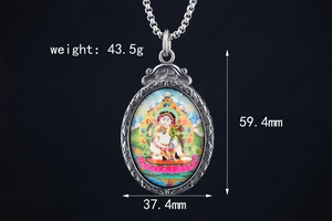 Détails du pendentif ethnique en acier titane avec hauteur de 59,4 mm et poids de 43,5 g