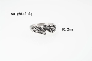 Detailed view of 5.5g retro feather open ring with measurements and silver texture
