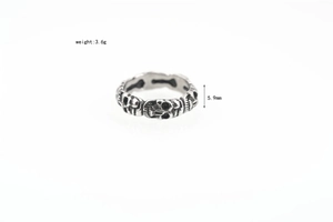 Detail view of vintage skull ring showing dimensions 5.9mm width and 3.6g weight