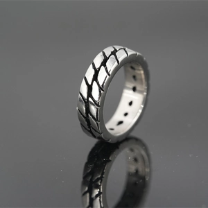 Vintage Titanium Steel Tire Tread Ring For Men Women Industrial Punk Style Biker Band Non Fading Jewelry Personalized Finger Ring