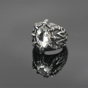 Gothic Evil Eye ring met drakenklauw ontwerp en heldere ovale steen van roestvrij staal