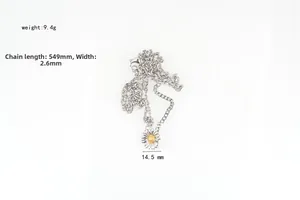 Detailed specs of daisy pendant necklace showing 549mm chain length and 9.4g weight