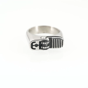 Creative silver lighter mechanism ring with polished finish and industrial design
