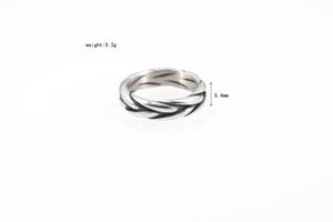 Close-up of twisted rope titanium steel ring showing 5.4mm width and 5.2g weight specs