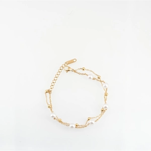 Bracelet double rangée en or minimaliste avec perles blanches et petites billes de métal