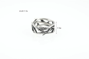 Macro detail of thorn-shaped vintage steel ring showing 9.9mm width and 5.2g weight