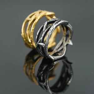 Vintage thorn vine pattern titanium steel rings in gold and silver set on black mirror
