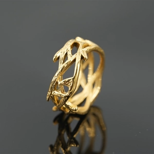 Vintage vine textured titanium steel ring in 18K gold finish with naturalist thorn design