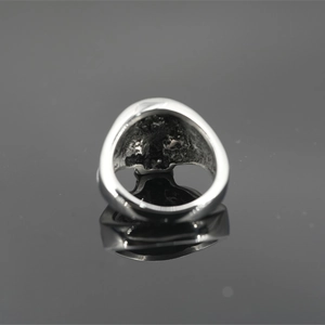 Bague rétro en acier titane avec motif crâne de l'œil d'Horus en argent oxydé