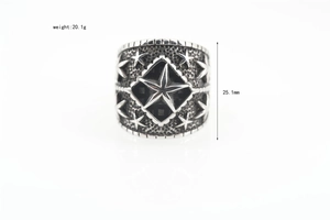 Macro shot of vintage silver punk star ring with 20.1g weight and 25.1mm height labels