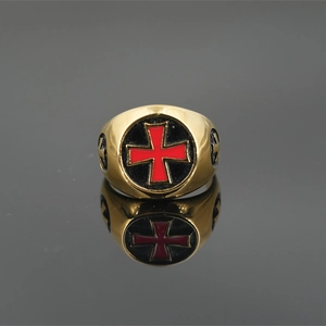 Punk-Stil Siegelring aus Gold-Titanstahl mit rotem Kreuz auf schwarzem Emaille-Hintergrund