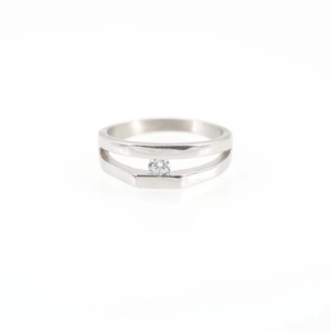 Minimalist double-layered silver ring with sparkling central zircon for men and women