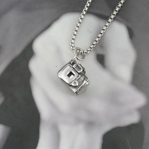 Retro mini camera pendant necklace with box chain in vintage silver titanium steel