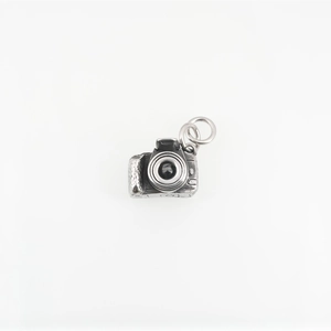 Retro SLR camera charm necklace pendant in vintage silver finish for hip hop fashion style
