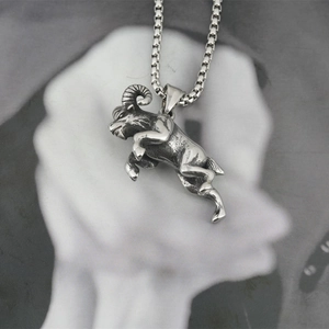 Vintage Stainless Steel Bull Head Pendant Necklace Hip Hop Punk Distressed Ram Animal Charm Distressed Jewelry For Men Women