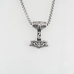 Ciondolo Martello di Thor vichingo in argento retrò con rune incise e catena in metallo