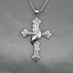 Collier Pendentif Croix Gothique Vintage en Acier Inoxydable Bijoux Punk Hip Hop pour Hommes Femmes Design en Relief