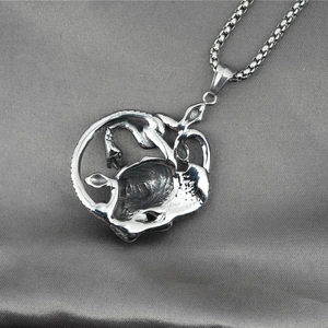 Collana con ciondolo a forma di serpente Medusa vintage in acciaio inossidabile con catena box