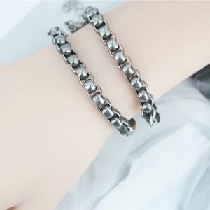 Minimalist stainless steel rolo chain bracelet with a vintage industrial style for men and women